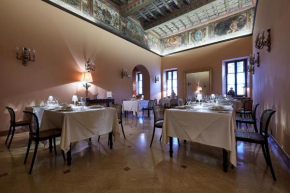 Отель Albergo Trattoria Il Leone  Помпонеско